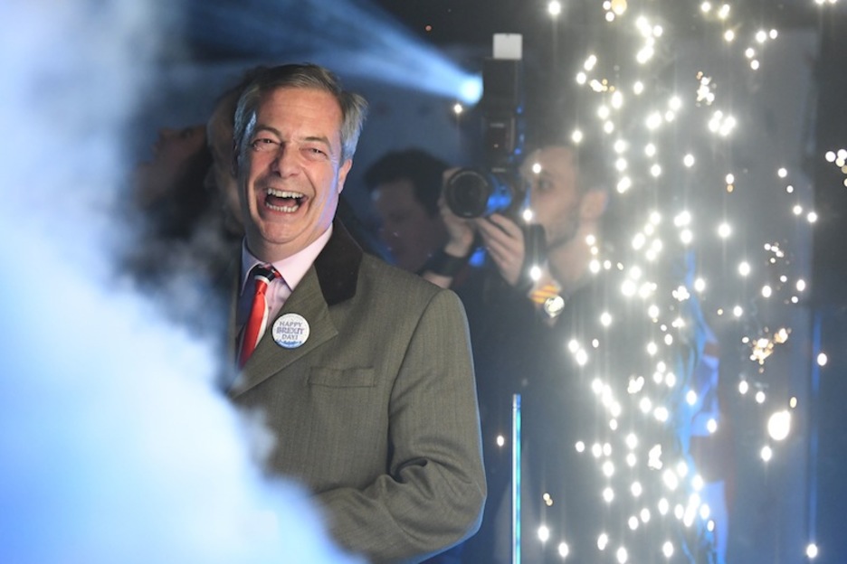 Neil Farage, exultante en los festejos; con su UKIP empezó todo. (Daniel LEAL-OLIVAS | AFP)