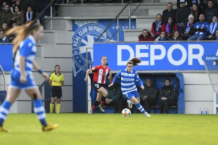 Azkona, en la imagen junto a Teresa, ha marcado el 0-1 a los 14 segundos de partido. (Athletic Club)