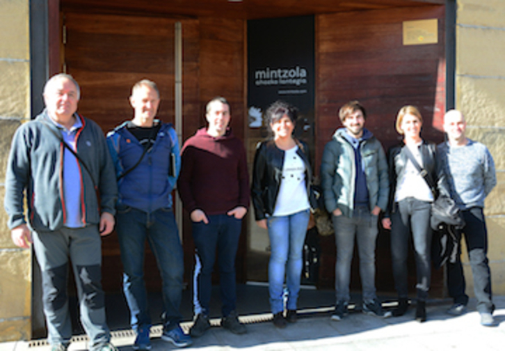 Hernandorena Kultur Elkarteko, Kilometroetako, Zubimusu ikastolako eta Mintzolako ordezkariak. (MINTZOLA)