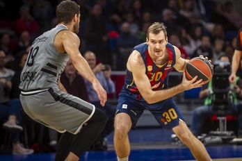 Zoran Dragic fue uno de los destacados de la victoria baskonista ante Asvel Villeurbanne. (Jaizki FONTANEDA / FOKU)