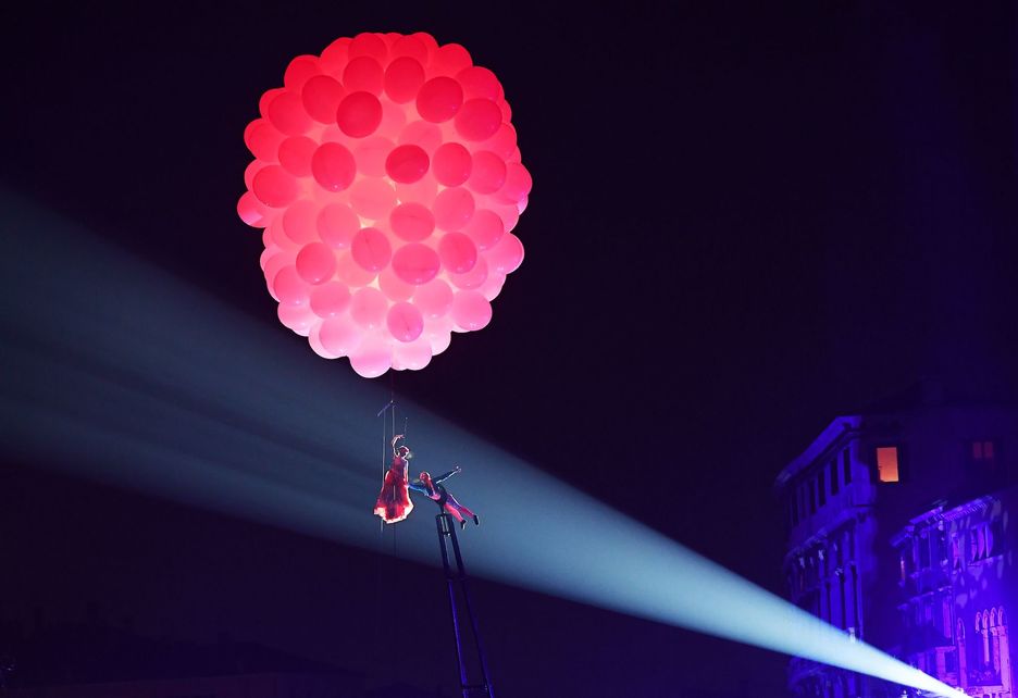 En esta ocasión, el carnaval transcurre bajo el lema «Il gioco, l'amore e la follia». (Vicenzo PINTO/AFP)