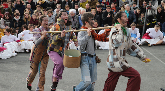 G7 gailurra eta Joseba Istequen edertasun lehiaketan izandako parte hartzea aipagai izan ziren ikusgarrian, besteak beste. Â©Bob EDME