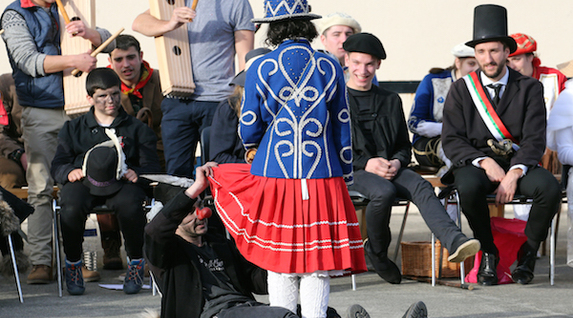 Iaz UrdiÃ±arben agertu zen Belagileen pertsonaia aurten desagertuko da. Â©Bob EDME