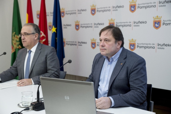 Fernando Sesma, concejal responsable de Escuelas Infantiles, junto a Enrique Maya. (Iñigo URIZ/FOKU)