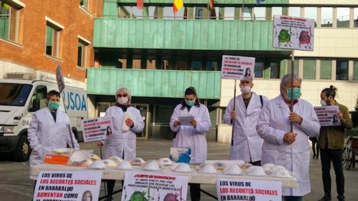 Protesta de la plataforma Berri-Otxoak contra los recortes de las ayudas sociales. (Berri-Otxoak)