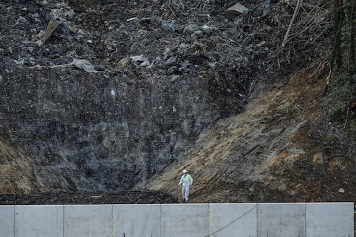 Imagen de la zona de derrumbe en el vertdero, hoy. (Aritz LOIOLA/FOKU)