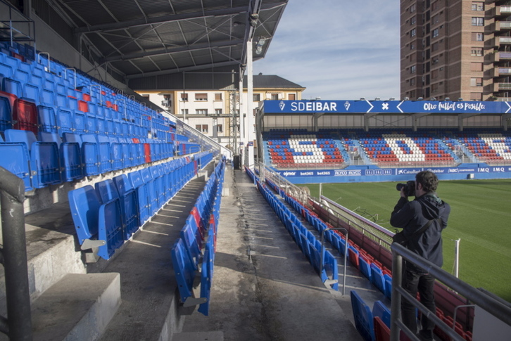 Campo de fútbol de Ipurua, donde debía celebrarse el encuentro Eibar-Real Sociedad. (Andoni CANELLADA/FOKU)