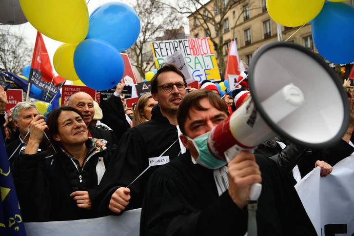Una de las constantes protestas contra la reforma. (Christophe ARCHAMBAULT / AFP)