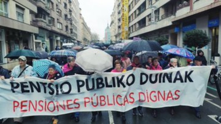 Manifestación de los pensionistas en Gasteiz. (@ehbilduaraba)
