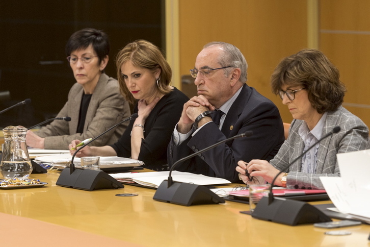 Beltrán de Heredia, Arriola, San José y Murga, en el Parlamento. (Juanan RUIZ/FOKU)