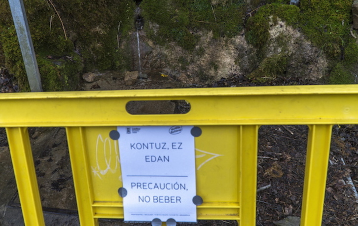 Cartel de advertencia en las inmediaciones del vertedero. (Andoni CANELLADA / FOKU) 