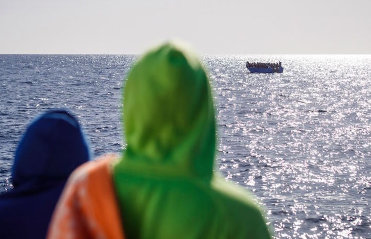 Rescatados en el Mediterráneo a bordo del Aita Mari. (Pablo GARCÍA/AFP)