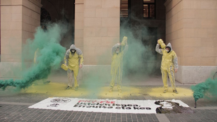 Protesta de Ernai ante la Diputación de Gipuzkoa. (@ernaigazte)