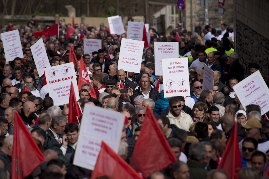 Los manifestantes han portado varios mensajes. (Iñigo URIZ / FOKU) Los manifestantes han portado varios mensajes. (Iñigo URIZ / FOKU)