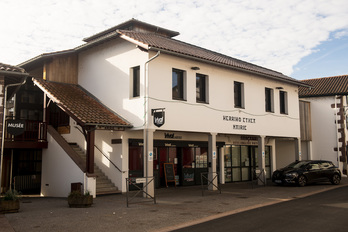 La mairie de Saint-Jean-le-Vieux. © Guillaume FAUVEAU
