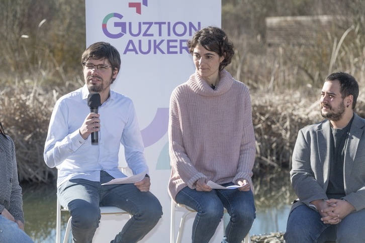 Lander Marínez y Rosa Martínez, durante el acto de hoy en Gasteiz. (Juanan RUIZ/FOKU)
