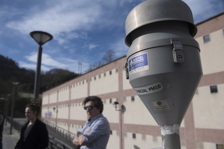 Medidor de la calidad del aire instalado en Ermua. (Juan Carlos RUIZ | FOKU)