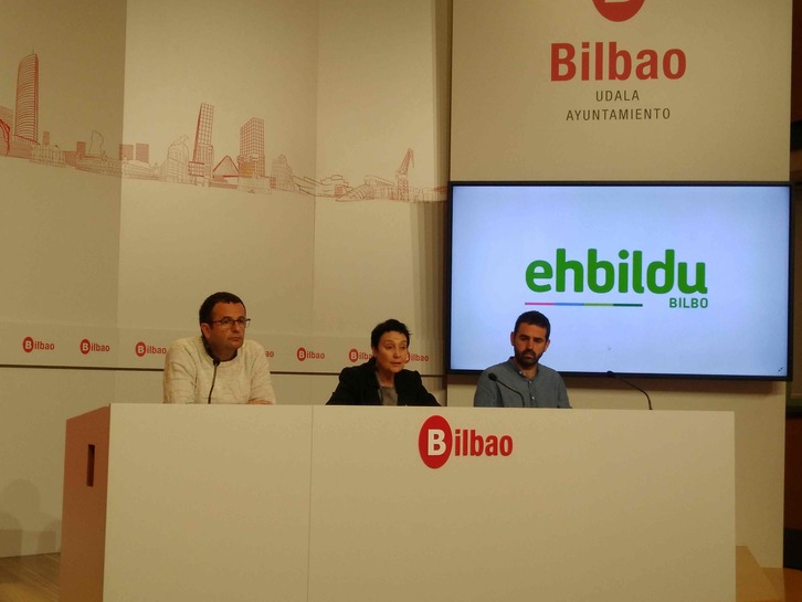 Los ediles Bruno Zubizarreta, Jone Goirizelaia y Asier González, en la comparecencia de hoy.