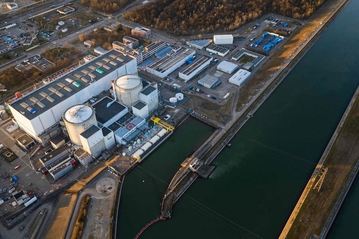 La central nuclear de Fessenheim, en Alsacia, comenzó a operar en 1977. (Sebastien BOZON-AFP)