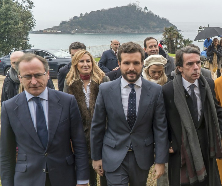 Pablo Casado y Alfonso Alonso, junto a José María Aznar en un homenaje a Gregorio Ordóñez en Donostia.      (Andoni CANELLADA I FOKU)