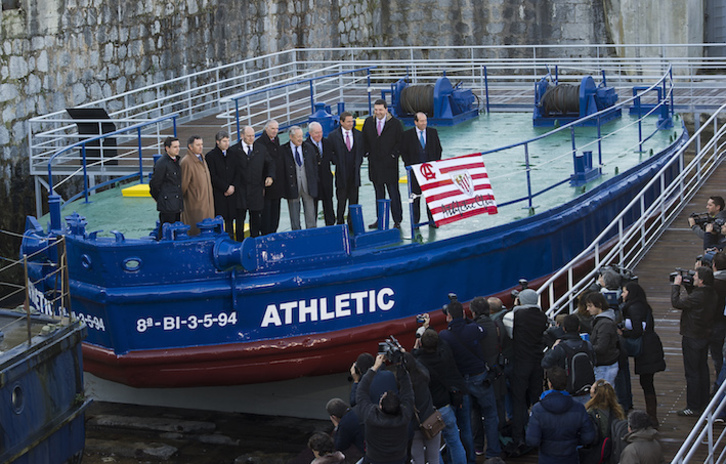 Imagen de la gabarra durante un acto promocional del Athletic. (Luis JAUREGIALTZO/FOKU)
