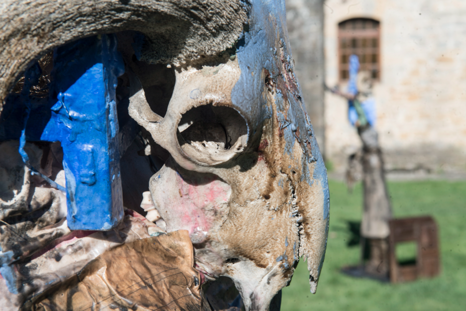 Según el autor, la tierra, la lluvia, el fuego y el tiempo ha participado en su creación en lo que él llama ‘Art-Denbora’. (Jagona MANTEROLA I FOKU) Según el autor, la tierra, la lluvia, el fuego y el tiempo ha participado en su creación en lo que él llama ‘Art-Denbora’. (Jagona MANTEROLA I FOKU)