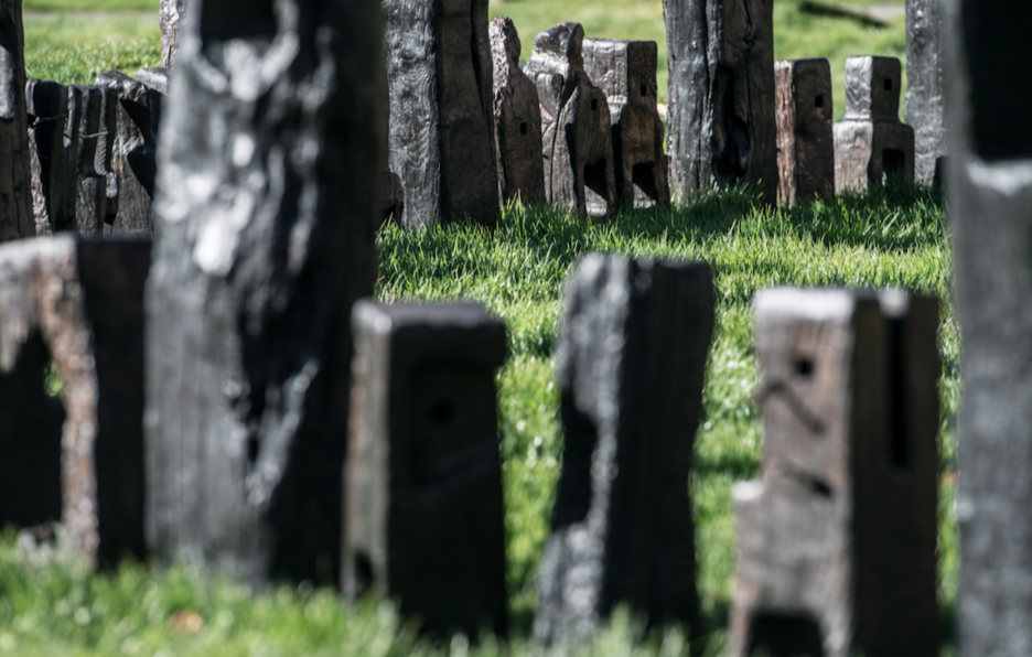 En el espacio verde pueden verse otro crómlech conformado por cerca de 100 piezas diferentes. (Jagoba MANTEROLA I FOKU) En el espacio verde pueden verse otro crómlech conformado por cerca de 100 piezas diferentes. (Jagoba MANTEROLA I FOKU)