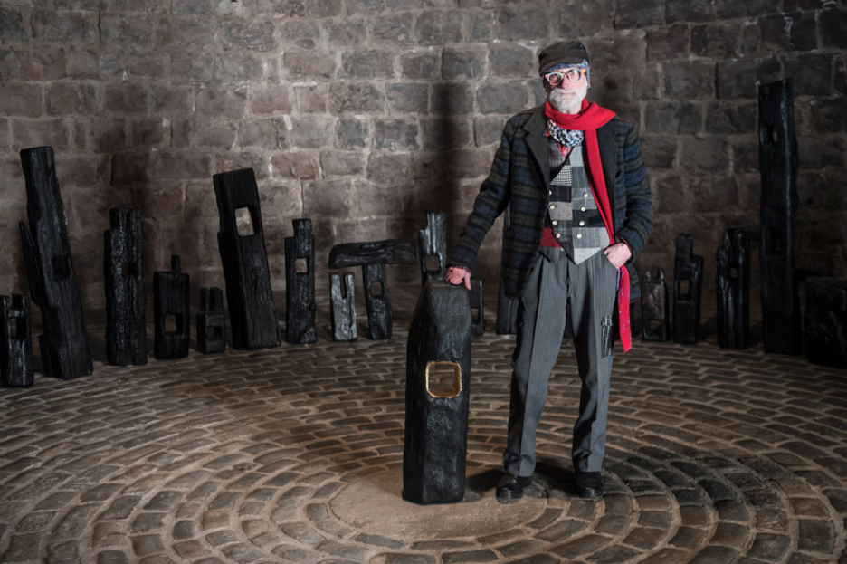 En el interior del Horno se ha colocado un crómlech con un diámetro de 6 metros y conformado por piezas de 50 a 180 cm. (Jagoba MANTEROLA I FOKU) En el interior del Horno se ha colocado un crómlech con un diámetro de 6 metros y conformado por piezas de 50 a 180 cm. (Jagoba MANTEROLA I FOKU)