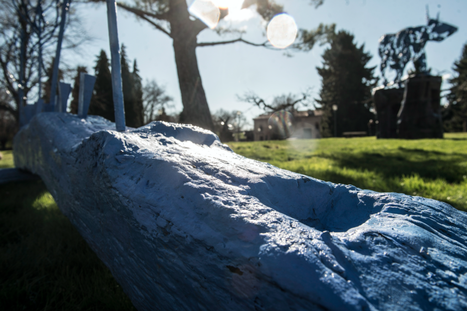 en el jardín, alrededor del crómlech, se sitúan las brujas y personajes nacidos del proceso creativo que ha llevado a cabo Gorriti.(Jagoba MANTEROLA I FOKU) en el jardín, alrededor del crómlech, se sitúan las brujas y personajes nacidos del proceso creativo que ha llevado a cabo Gorriti.(Jagoba MANTEROLA I FOKU)