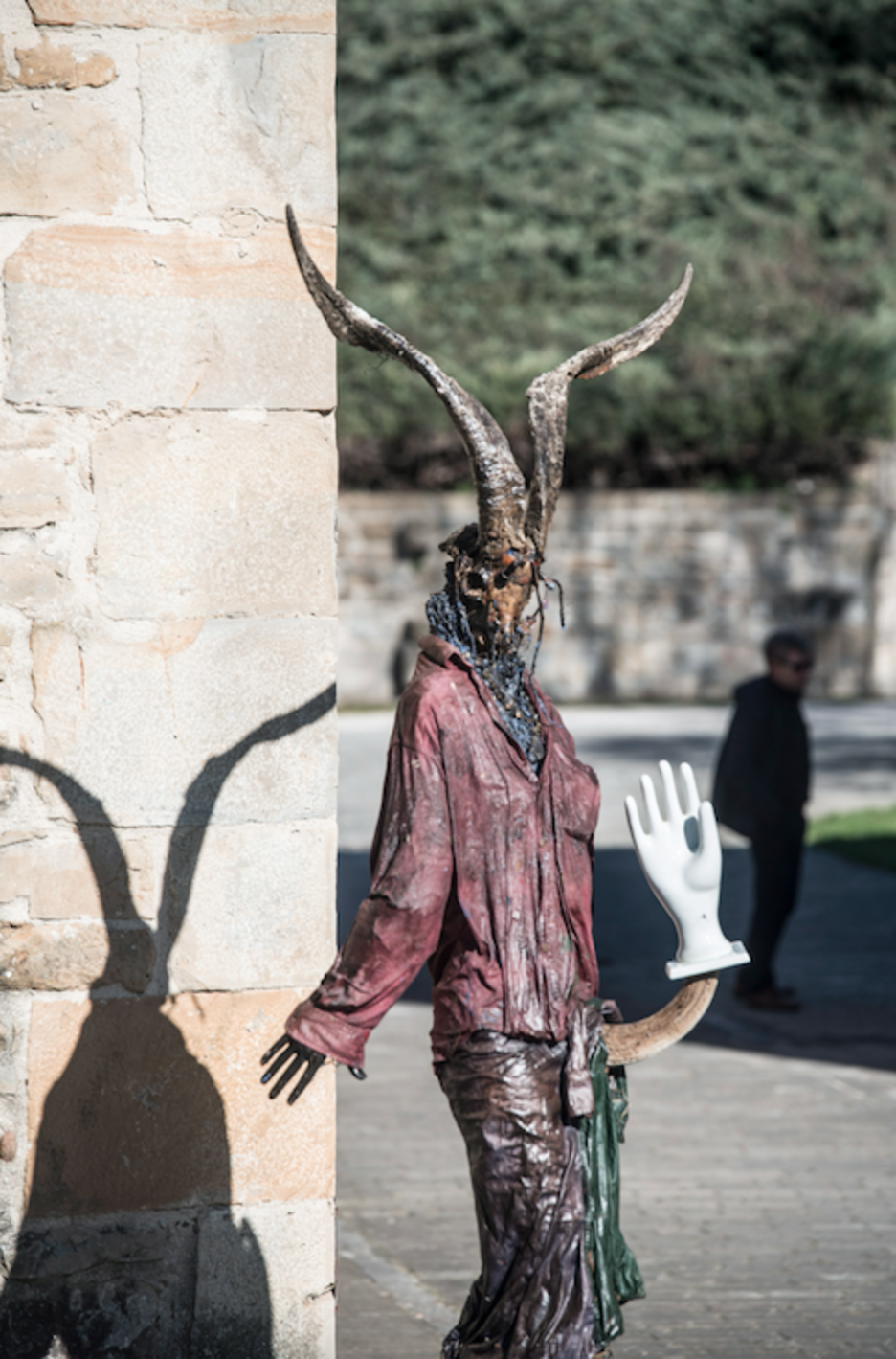 El visitante también puede pasear entre ocho esculturas que conforman el grupo de brujas y personajes. (Jagoba MANTEROLA I FOKU) El visitante también puede pasear entre ocho esculturas que conforman el grupo de brujas y personajes. (Jagoba MANTEROLA I FOKU)