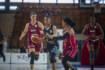 La mejor Ariel Edwards será esencial para batir a Bembibre. (Jaizki FONTANEDA / FOKU)