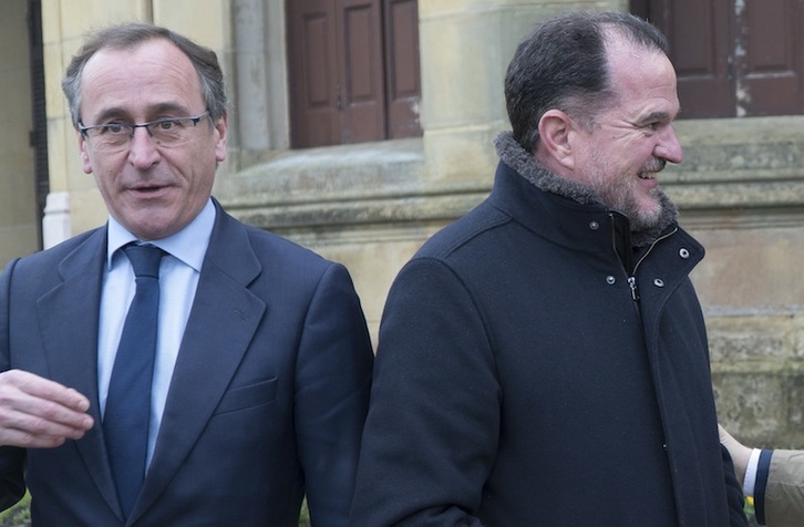 Alonso e Iturgaiz, en un acto reciente del PP en Donostia. (Andoni CANELLADA | FOKU)