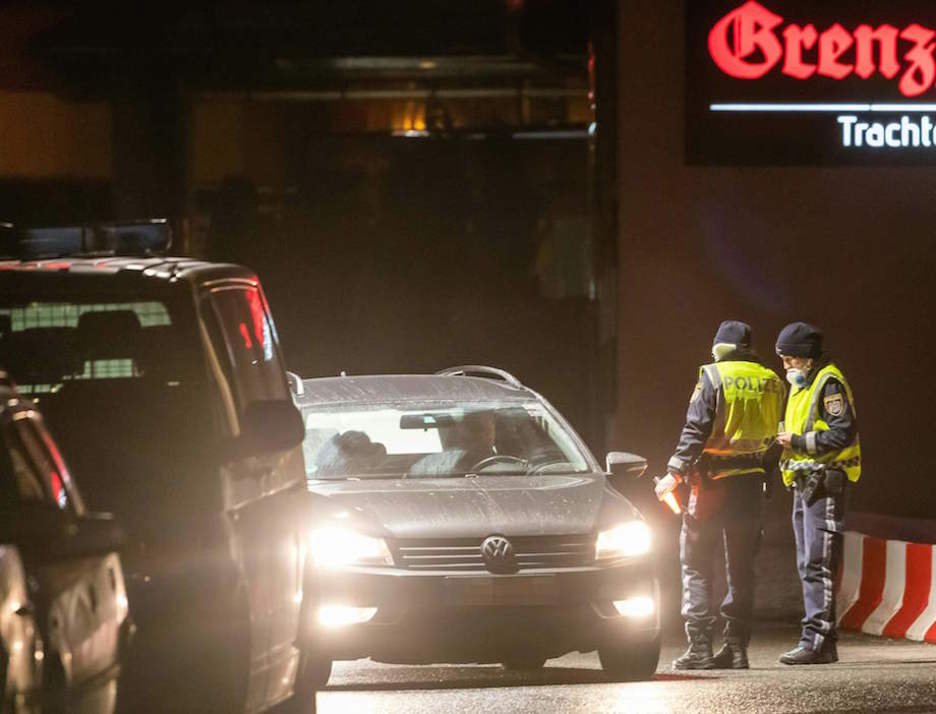 Control policial austriaco en la frontera con Italia. (JOHANN GRODER / AFP) Control policial austriaco en la frontera con Italia. (JOHANN GRODER / AFP)