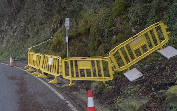 Una fuente vallada en las inmediaciones de Zaldibar. (Andoni CANELLADA/FOKU)