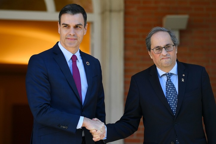Pedro Sánchez y Quim Torra, antes de iniciar la reunión en La Moncloa. (Gabriel BOYS | AFP)