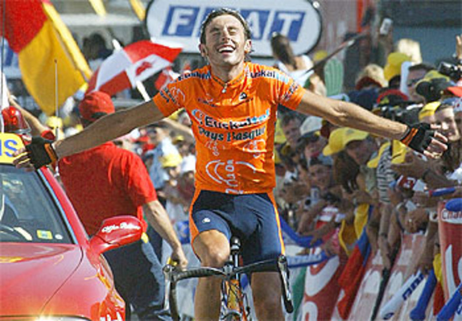 Lance Armstrong gainditu zuen Alpe d'Huezen Iban Mayok. (AFP)
