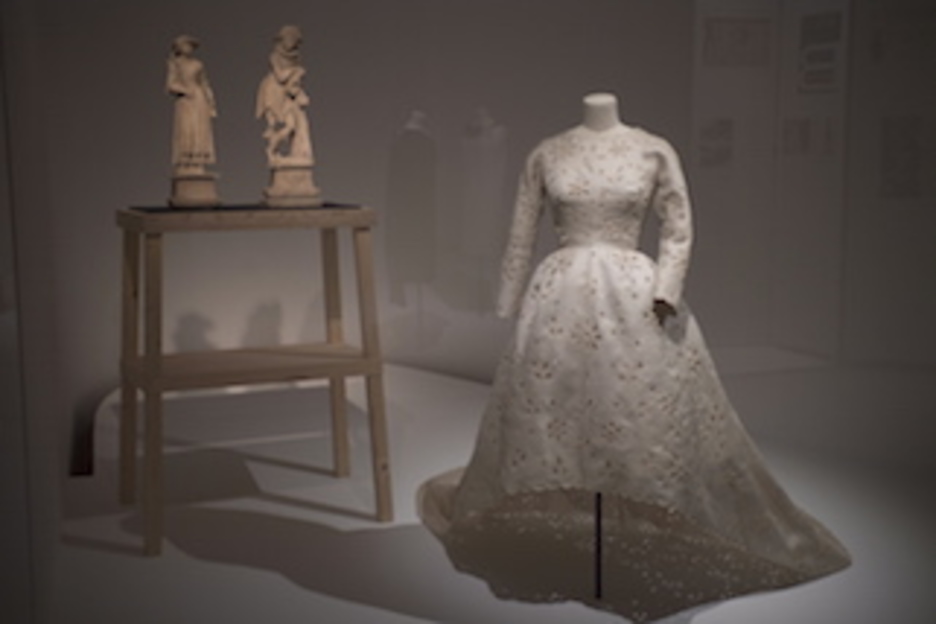 A finales de los años 30 eran habituales los tejidos de estampación floral y calados, como este de la imagen. (Juan Carlos RUIZ I FOKU)