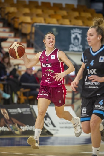 Izaskun García ha debido retirarse al torcerse un tobillo. (Aritz LOIOLA / FOKU)