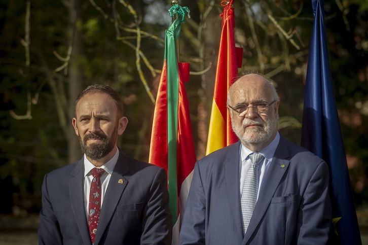 Denis Itxaso y Jesús Loza, en el acto del viernes. (Jaizki FONTANEDA | FOKU)
