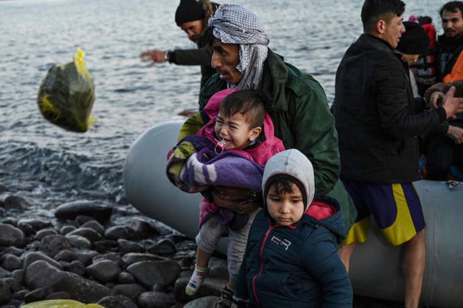 Migrantes recién llegados a la isla griega de Lesbos. (Aris MESSINIS/AFP)