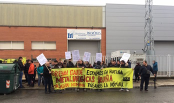 Metalurgicas Iruña enpresako langileek azken aldian egin duten mobilizazioetako bat. (LAB)
