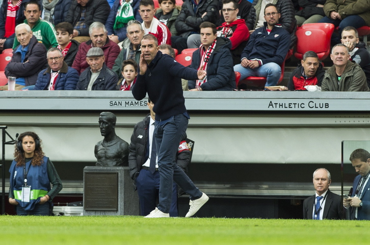 Garitano en un partido en San Mamés. (Monika DEL VALLE / FOKU)
