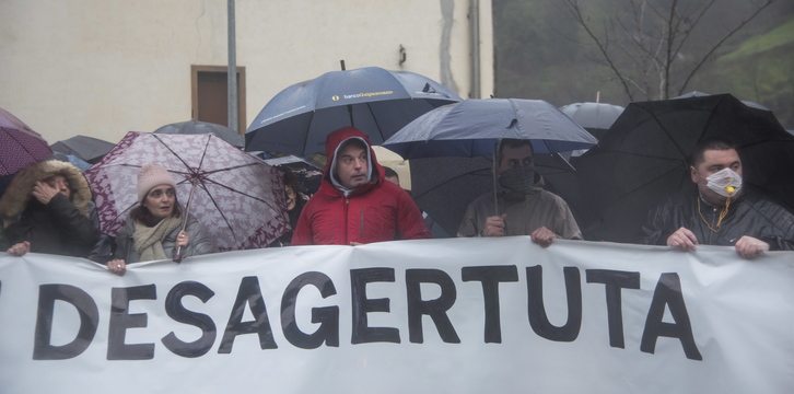 Protesta de la mayoría sindical por la desaparición de los dos trabajadores en el derrumbe del vertedero. (Andoni CANELLADA/FOKU)
