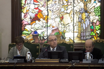 El alcalde de Iruñea, Enrique Maya, durante el pleno. (Iñigo URIZ/FOKU)
