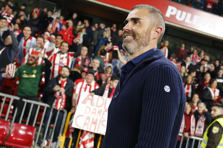 Garitano emocionado tras lograr la clasificación en Granada. (LOF)