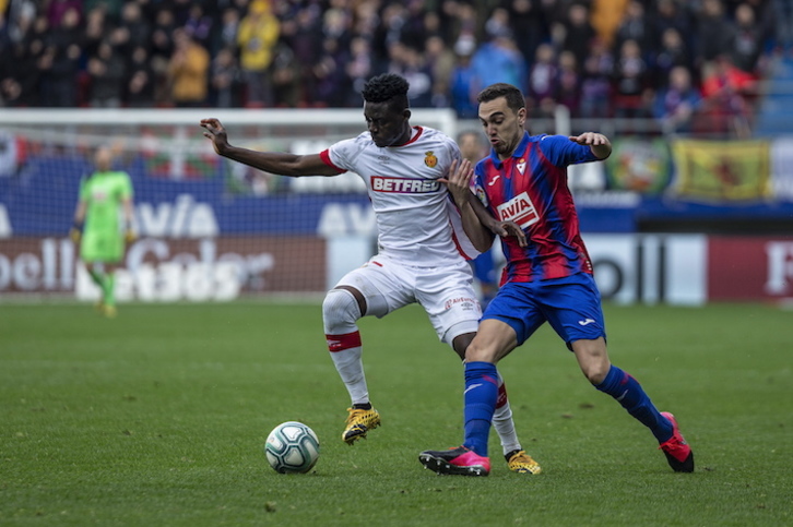 Escalante ha entrado en la segunda parte pero el partido no ha mejorado con los cambios. (Aritz Loiola/Foku)