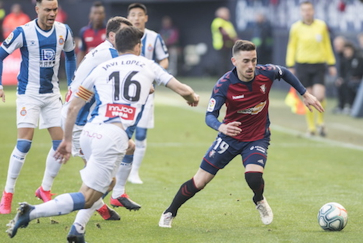 Kike Barja ha vuelto a ser titular en El Sadar. (Jagoba MANTEROLA/FOKU)