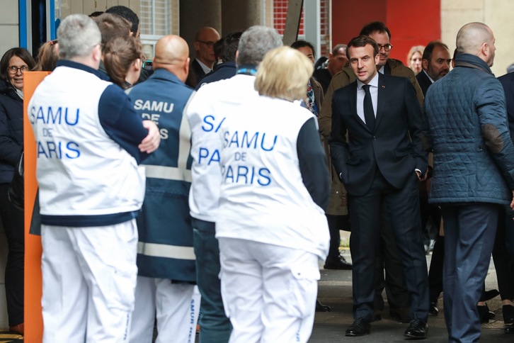  Macron ha visitado hoy un centro del SAMU, en París. (Ludovic MARIN/AFP)