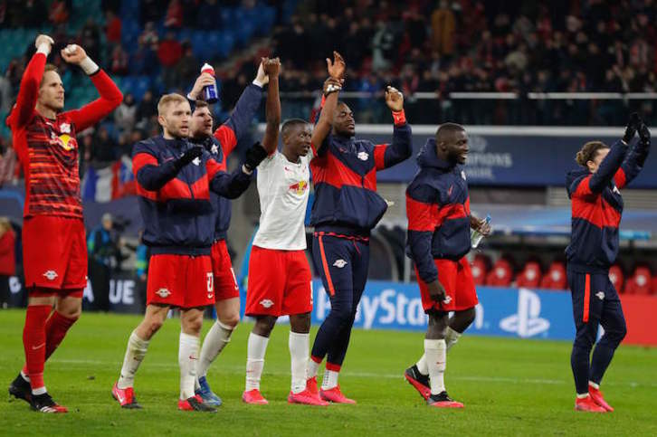 Los jugadores del Leipzig celebran la clasificación. (Odd ANDERSEN/AFP)
