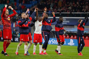 Los jugadores del Leipzig celebran la clasificación. (Odd ANDERSEN/AFP)